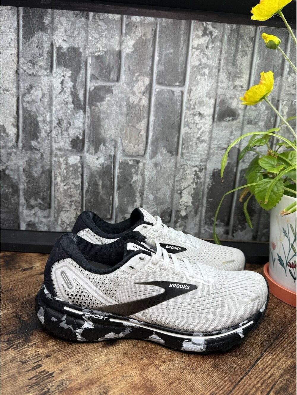Brooks Ghost 14 Women’s White/Black Camo Lace-Up Mesh Sneakers - Picture 5 of 6